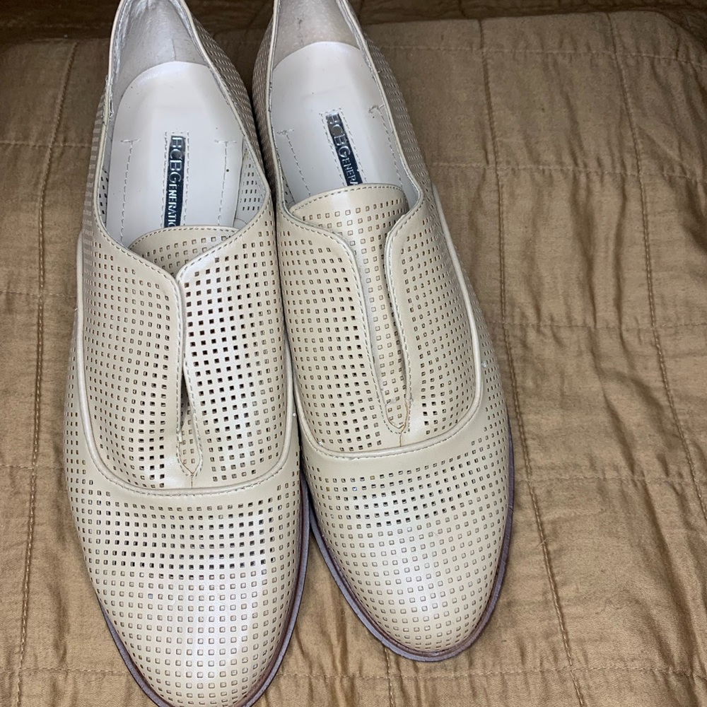 BCBGeneration BriskB Perforated Oxford Flats Women's Shoes Size 8M/38